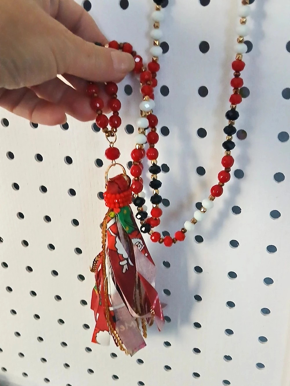 EMMA Beaded Tassel Necklace in Red & Black Like New Christmas